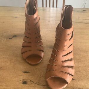 Steve Madden Vendetta Strappy Sandal Block Heel Peep Toe Women’s Tan 81/2 Prelov